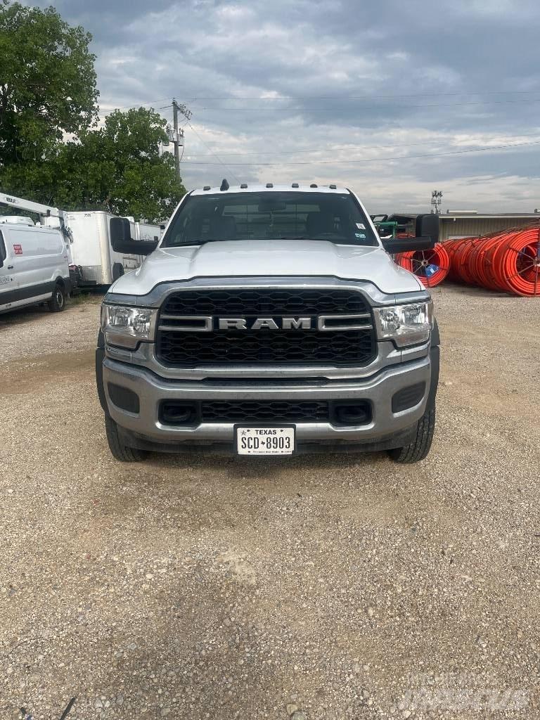 RAM 5500 Platformas/izkraušana no sāniem