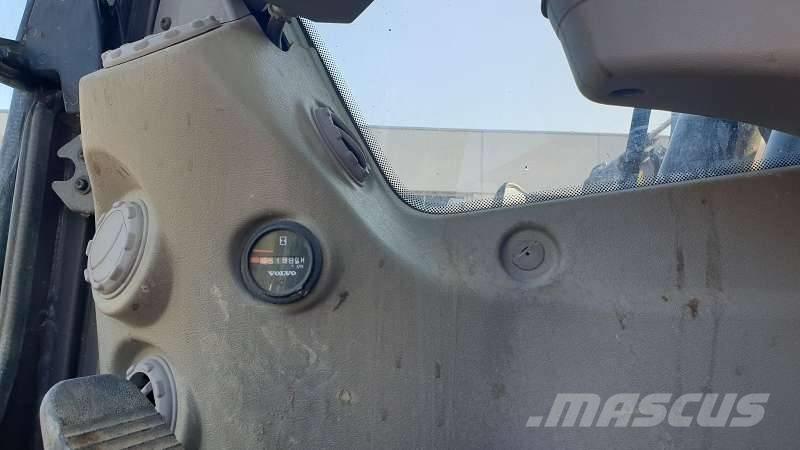Volvo EW 210 C Ekskavatori uz riteņiem