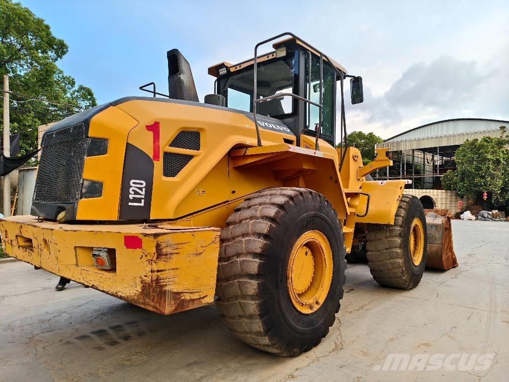 Volvo L 120 Iekrāvēji uz riteņiem