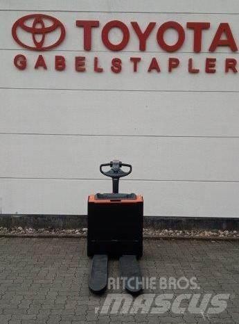 Toyota LWE 200 Zemie palešu pacēlāji