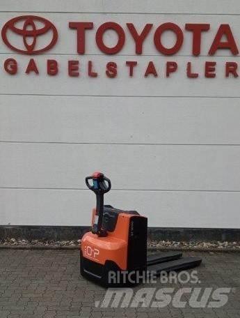 Toyota LWE 200 Zemie palešu pacēlāji