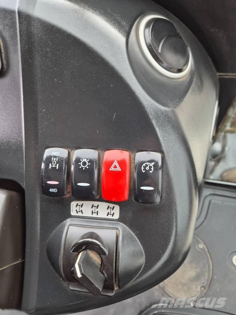 JCB 4CX Ekskavatori-iekrāvēji