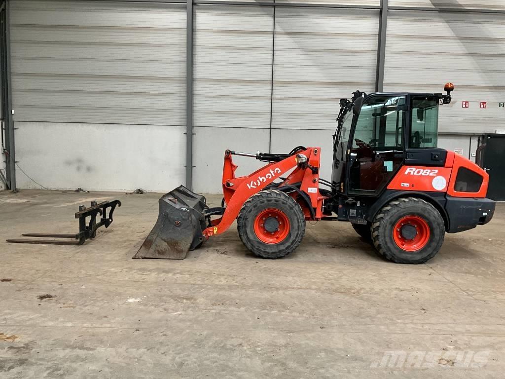 Kubota R 082 Iekrāvēji uz riteņiem