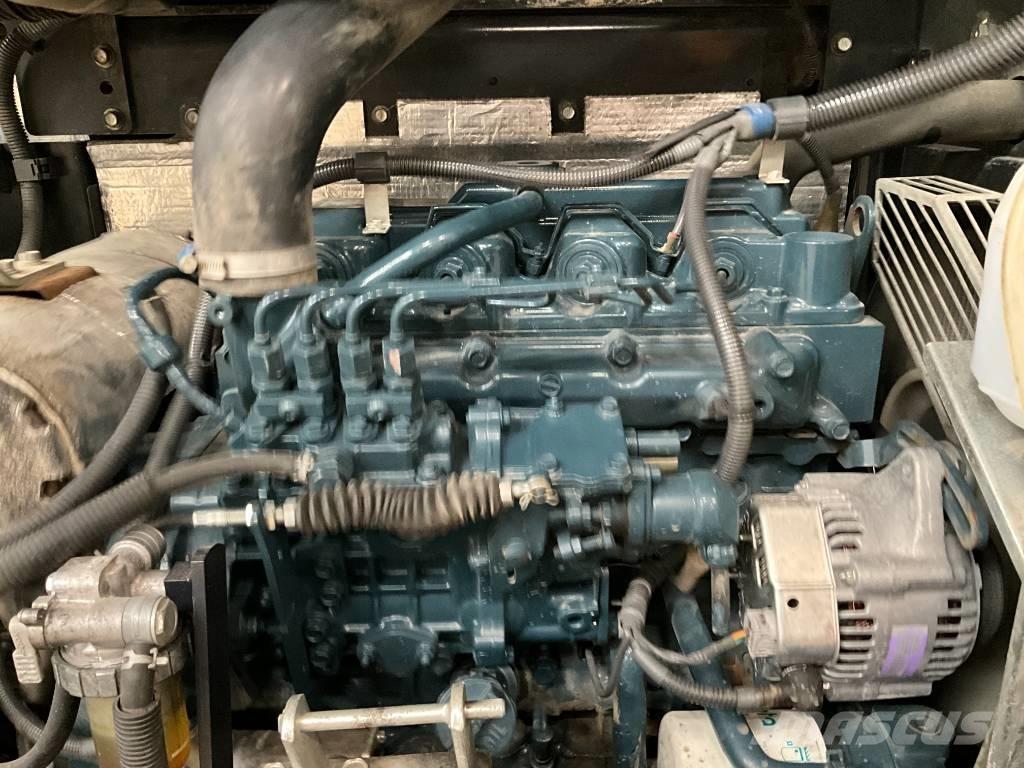 Kubota R 082 Iekrāvēji uz riteņiem