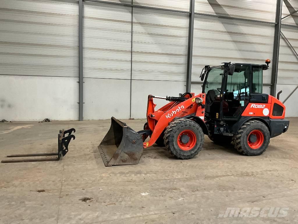 Kubota R 082 Iekrāvēji uz riteņiem