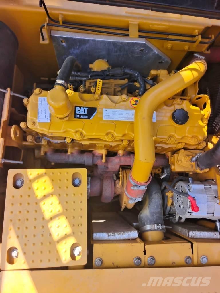 CAT 329 D2L Kāpurķēžu ekskavatori