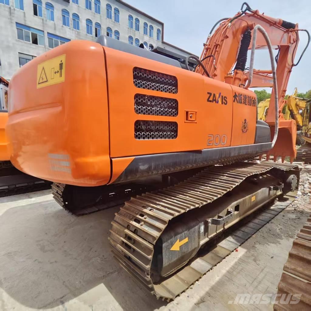 Hitachi ZX 200 Kāpurķēžu ekskavatori