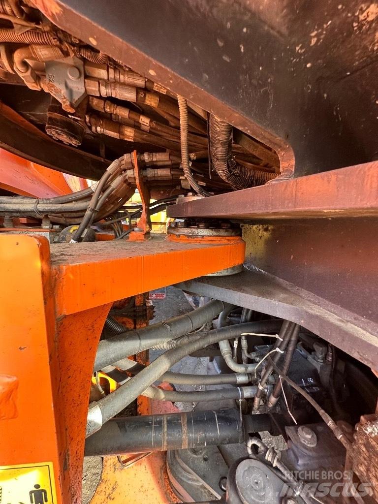 Doosan DX420-3 Ekskavatori uz riteņiem