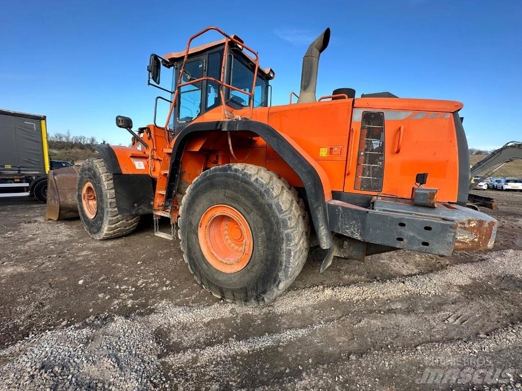 Doosan DX420-3 Ekskavatori uz riteņiem