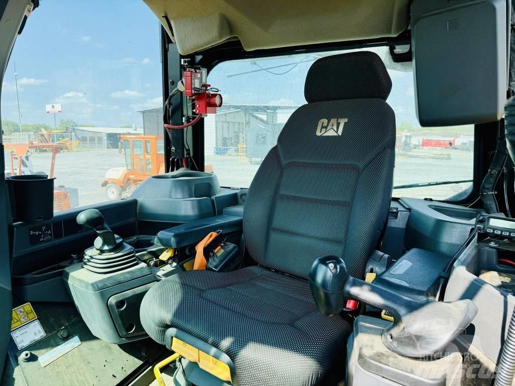 CAT D 7 Kāpurķēžu buldozeri