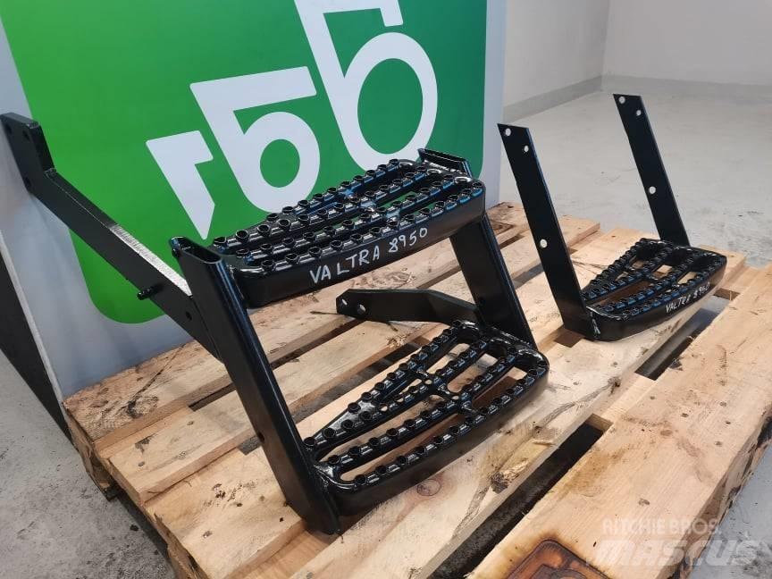 Valtra 8550 stairs Kabīnes un interjers