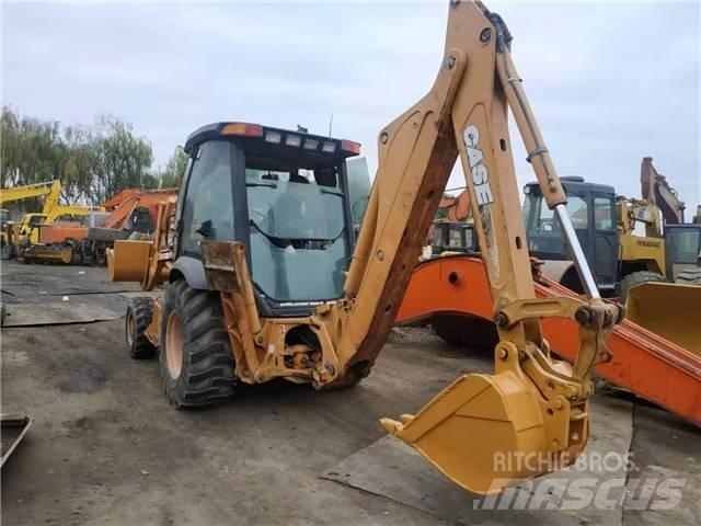 CASE 580M Lietoti riteņu kompaktiekrāvēji