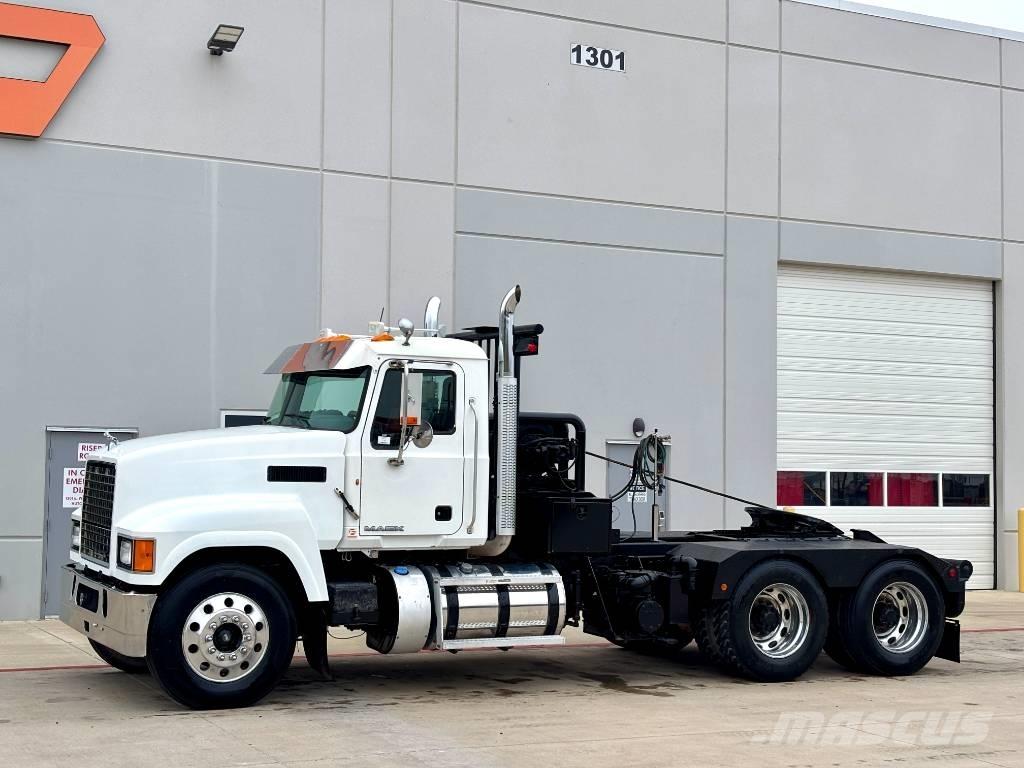 Mack CHU 613 Evakuators ar manipulatoru