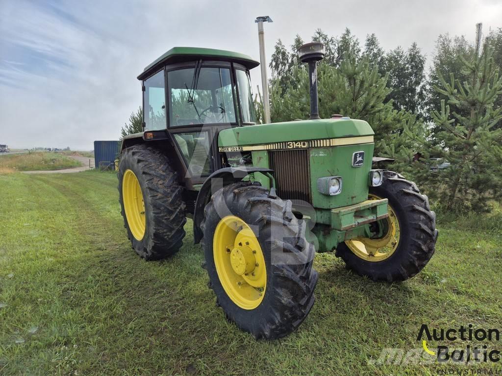 John Deere MFWD Traktori