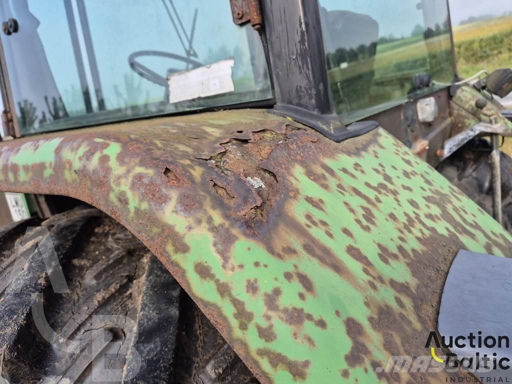 John Deere MFWD Traktori