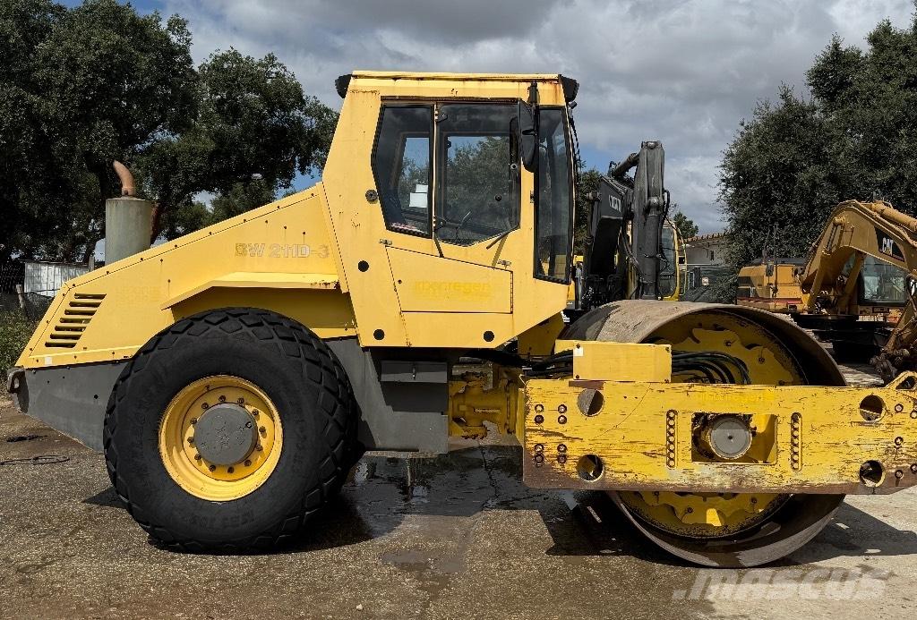 Bomag BW 211 D-3 Divvalču grunts veltņi