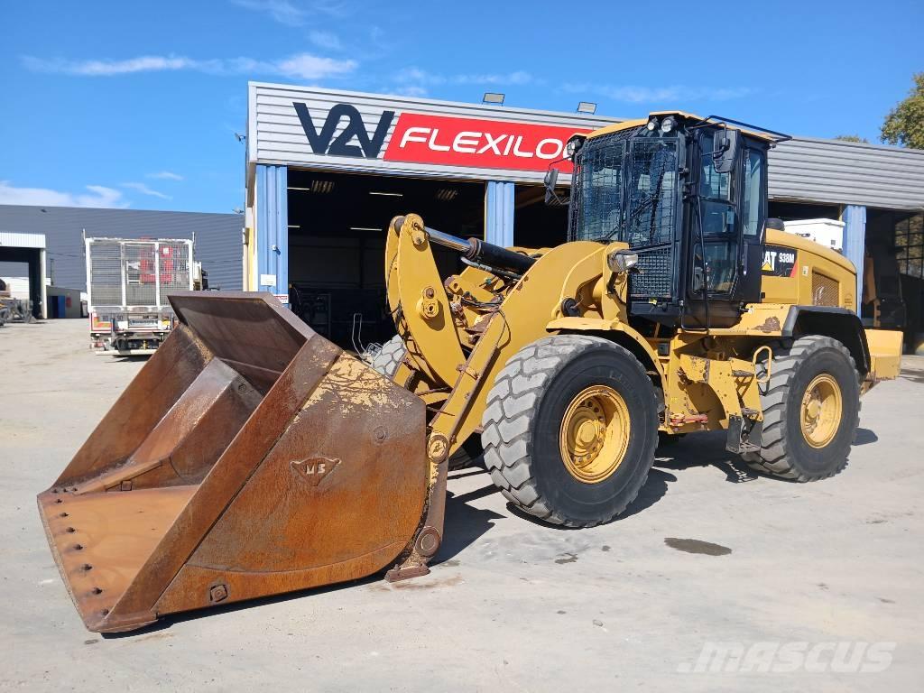 CAT 938 Iekrāvēji uz riteņiem