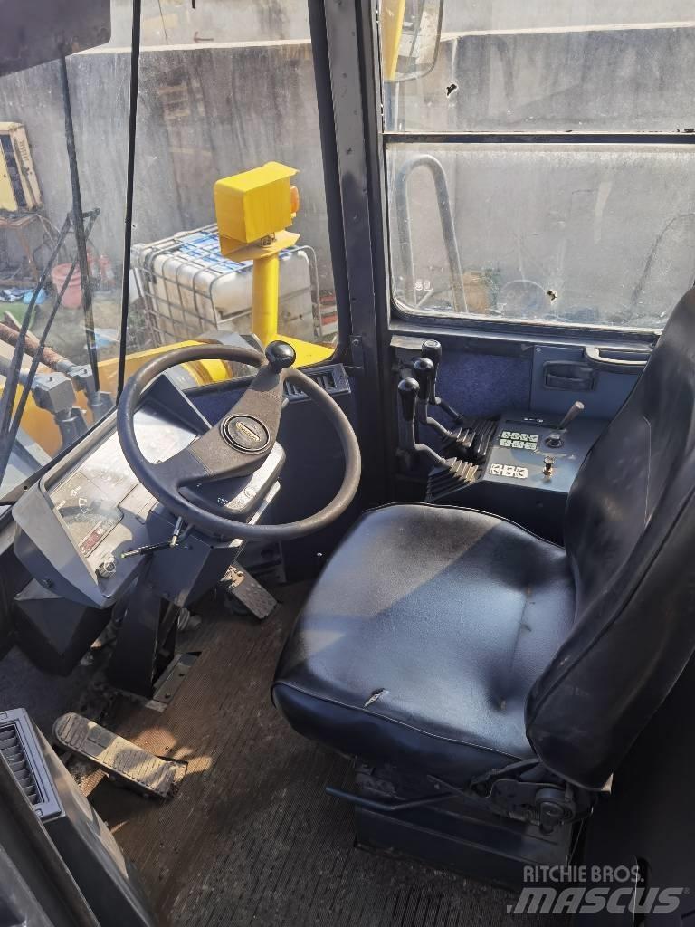 Komatsu WA 470 Iekrāvēji uz riteņiem