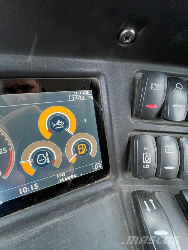 JCB 4 CX Ekskavatori-iekrāvēji