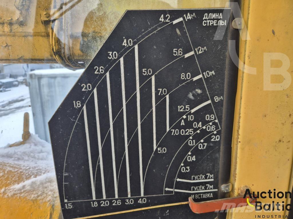 MAZ 5334 Smagās mašīnas ar celtni