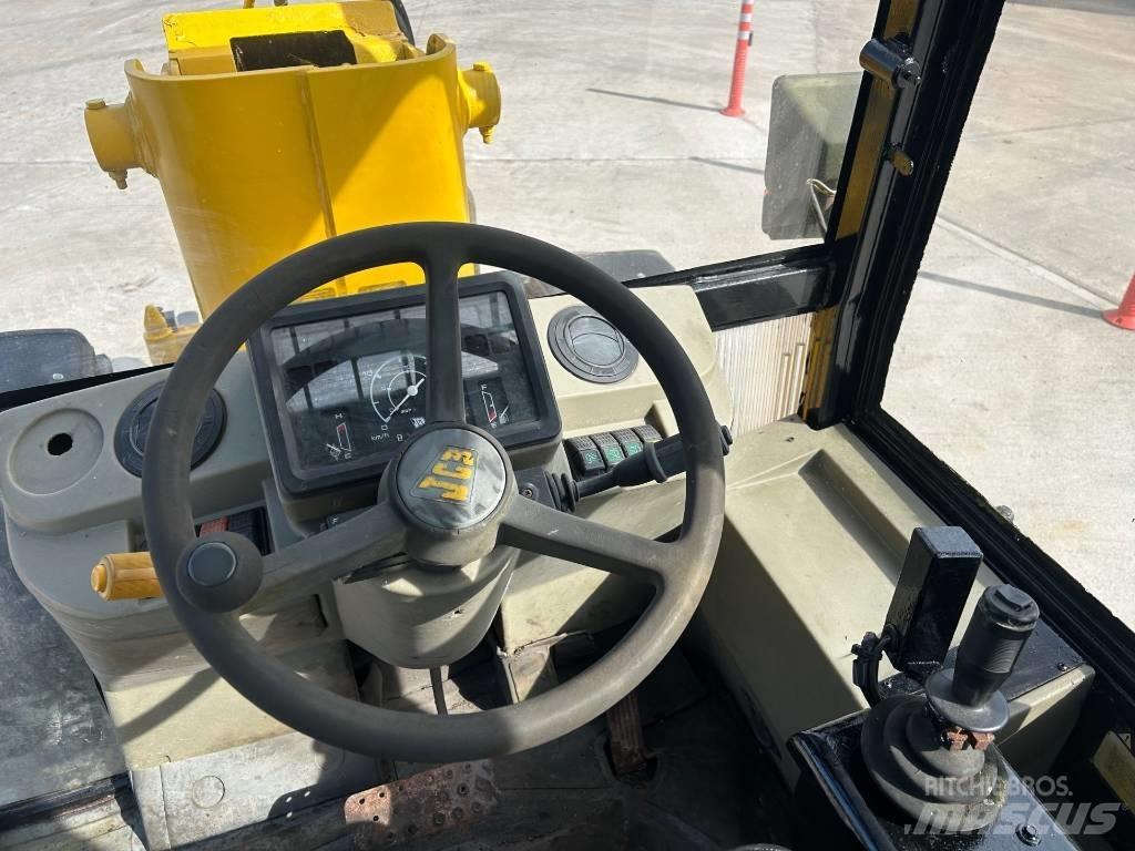 JCB 409 Lauksaimniecības pacēlāji