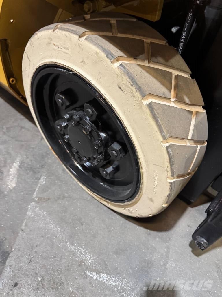 CAT FGC25N Autokrāvēji - citi