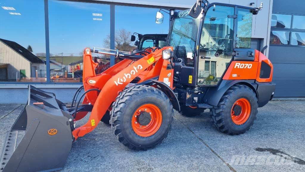 Kubota R 070 Iekrāvēji uz riteņiem