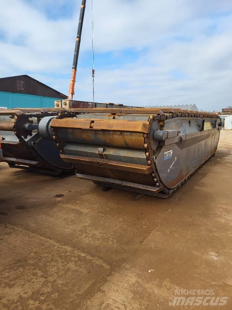 Volvo 210CLR Amfībijas tipa ekskavatori