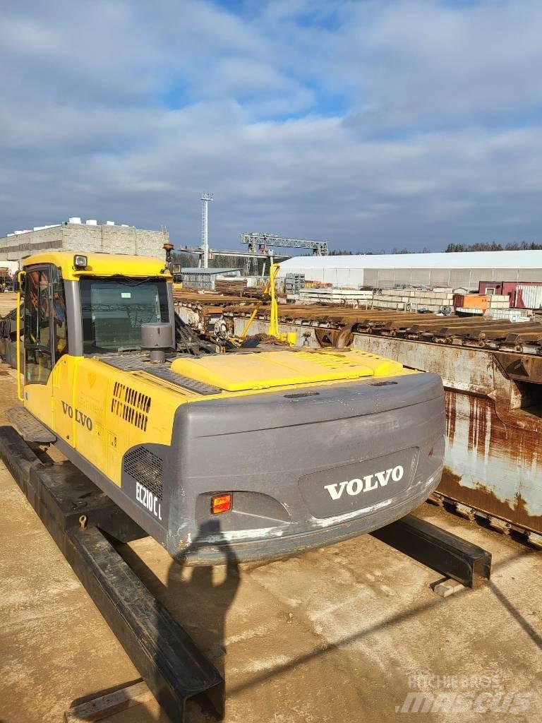 Volvo 210CLR Amfībijas tipa ekskavatori