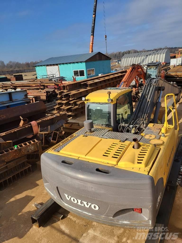 Volvo 210CLR Amfībijas tipa ekskavatori