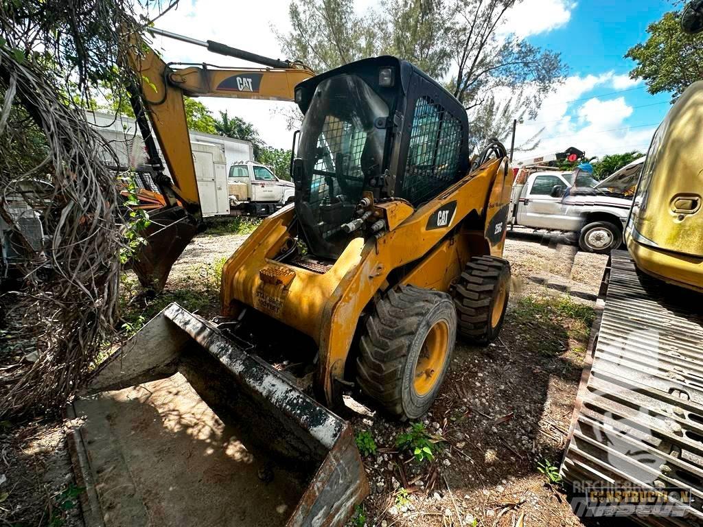 CAT 256 C Lietoti riteņu kompaktiekrāvēji