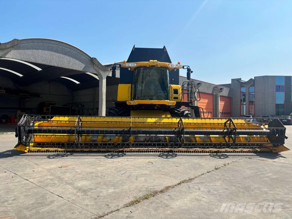 New Holland CR 9090 Ražas novākšanas kombaini