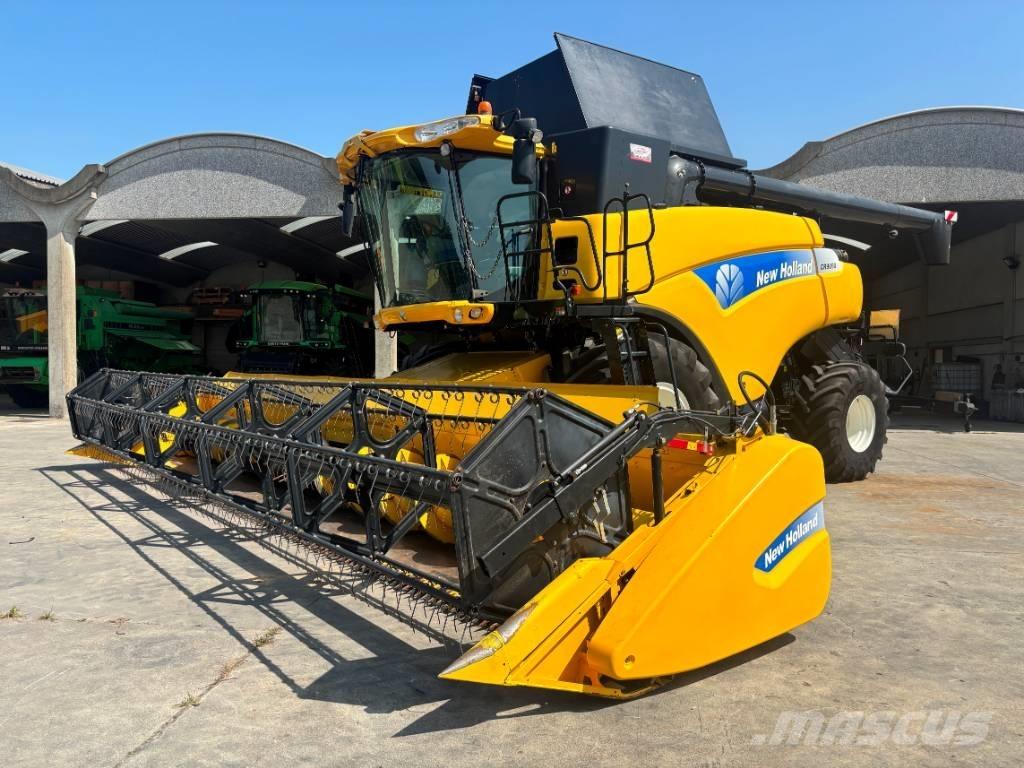 New Holland CR 9090 Ražas novākšanas kombaini