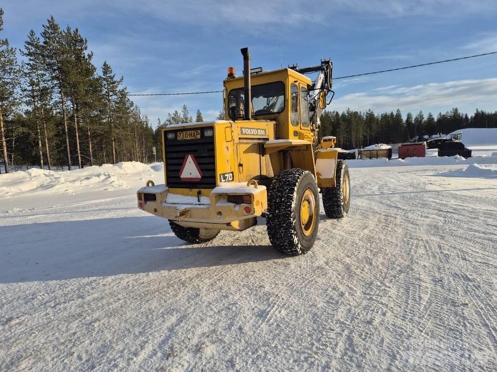 Volvo L 70 Iekrāvēji uz riteņiem