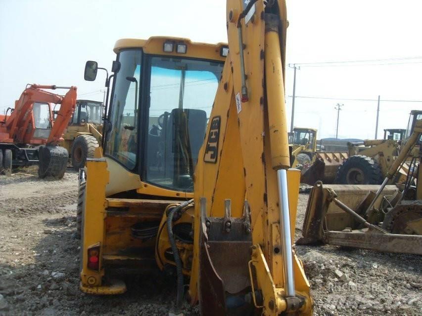 JCB 3cx Ekskavatori-iekrāvēji