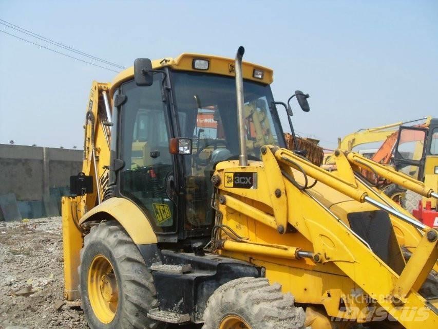 JCB 3cx Ekskavatori-iekrāvēji