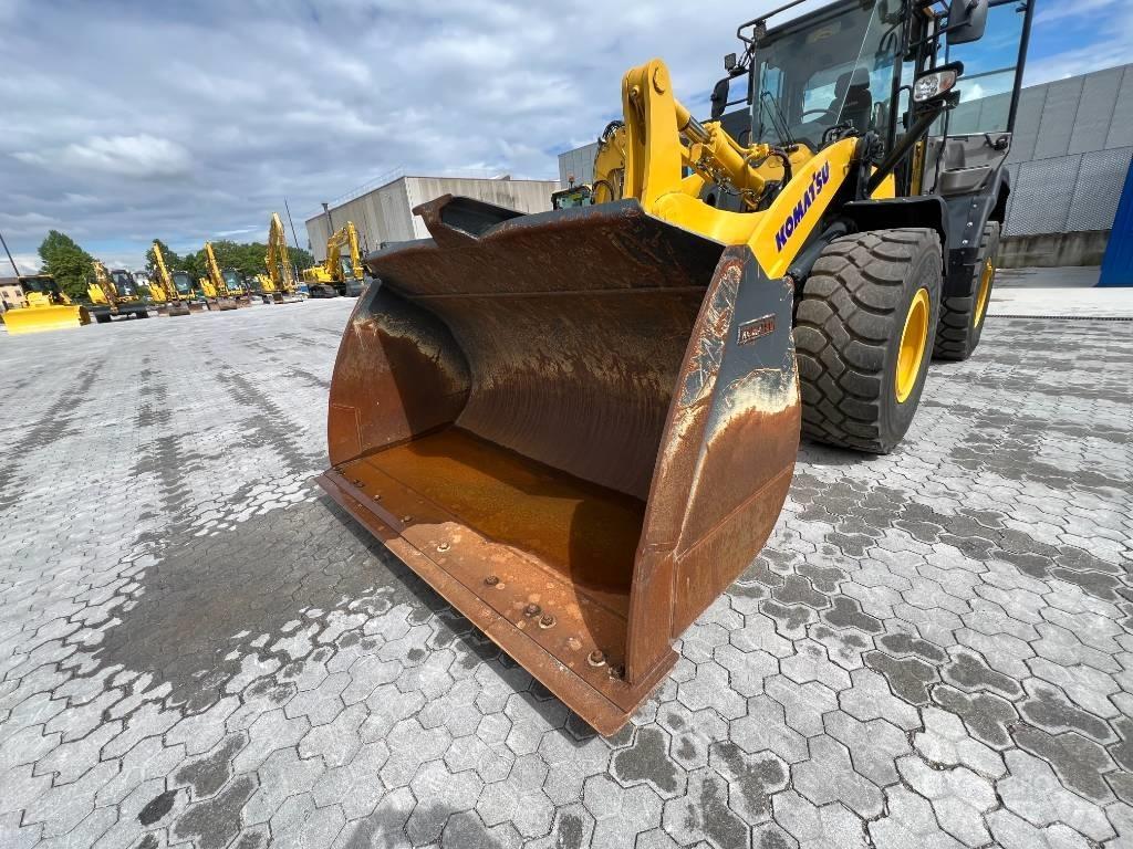 Komatsu WA320-7 Iekrāvēji uz riteņiem