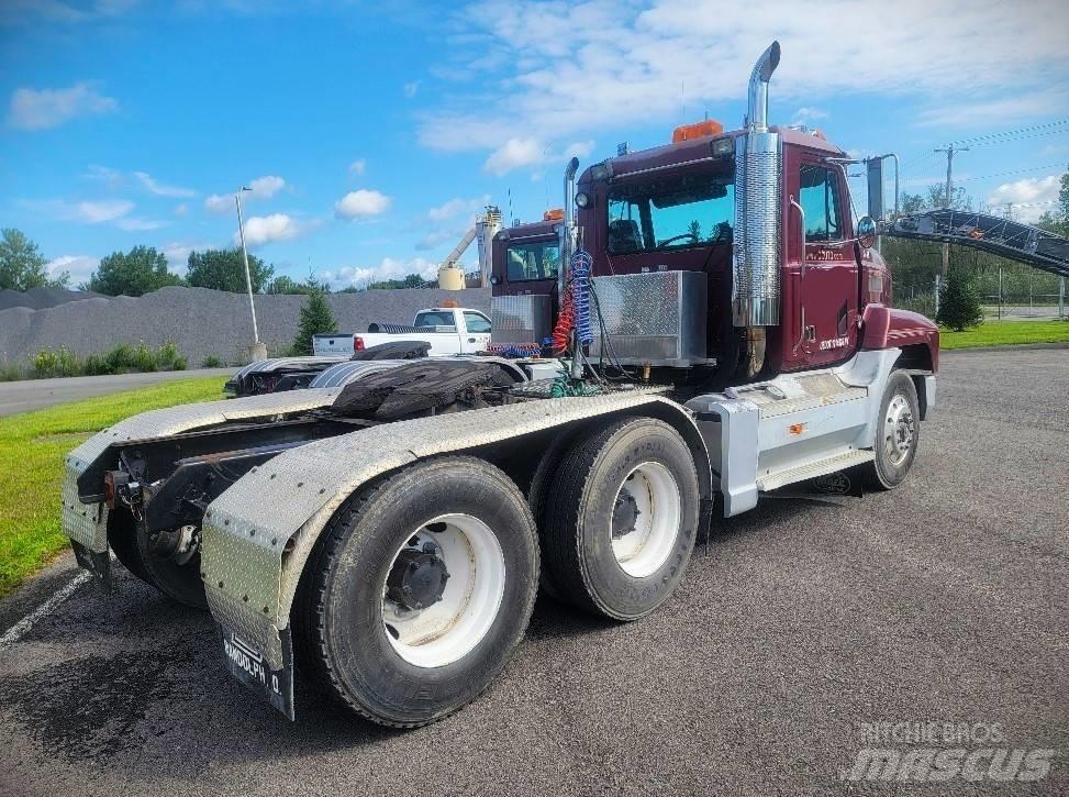 Mack CH 613 Vilcēji