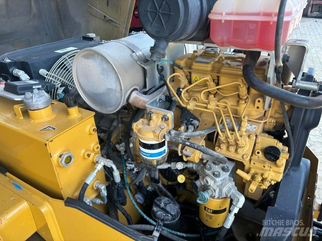 CAT CB 24 B Divvalču grunts veltņi