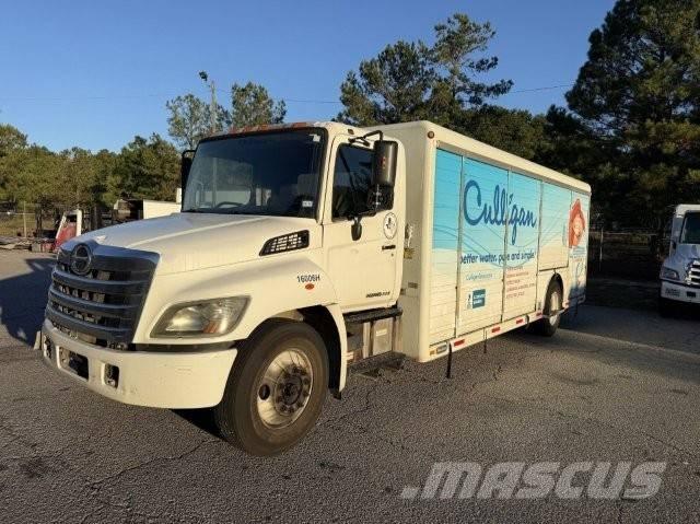 Hino 338 Dzērienu piegāds kravas mašīnas