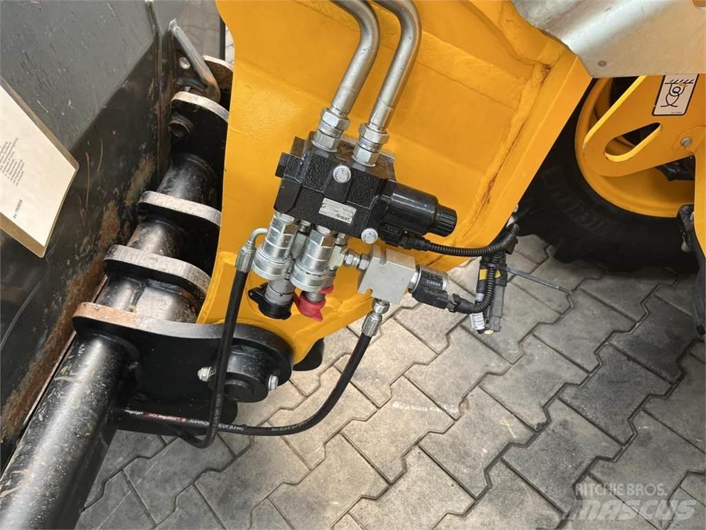 JCB 525-60 Hi Viz Lauksaimniecības pacēlāji