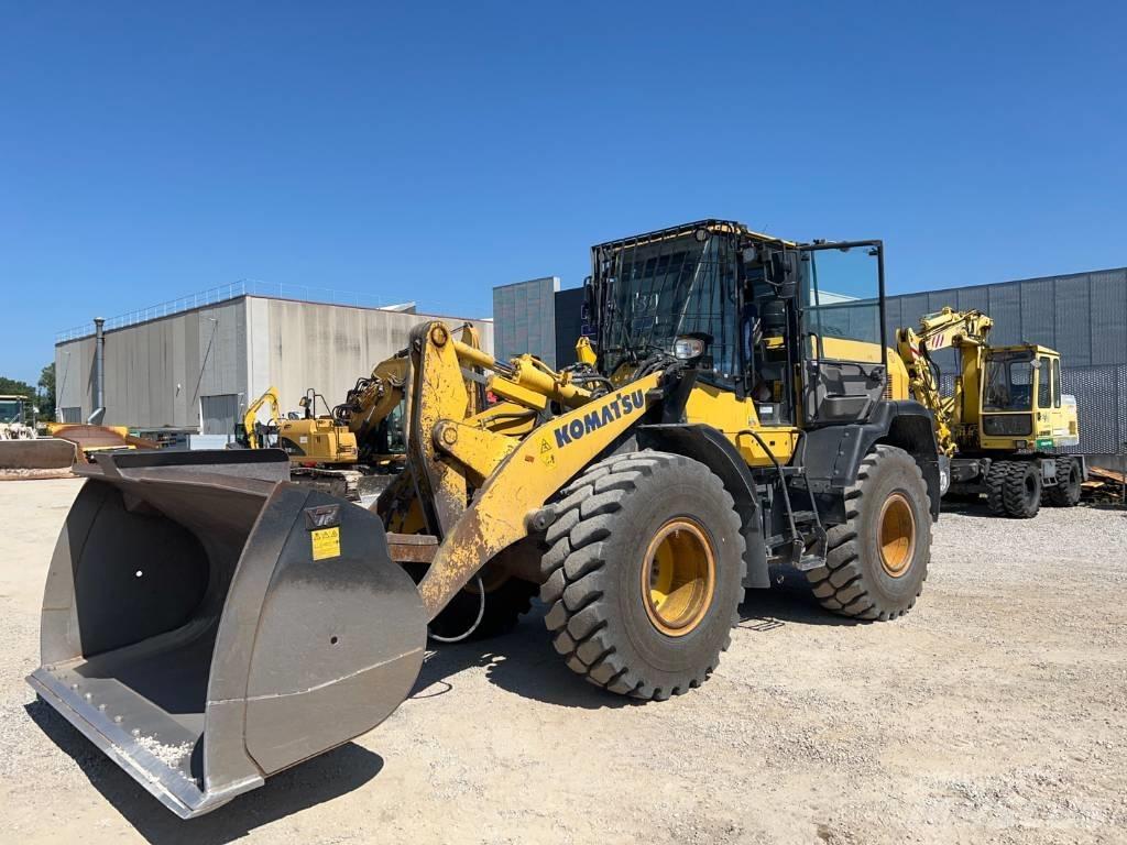 Komatsu WA 270-8 Iekrāvēji uz riteņiem