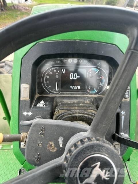 John Deere 6120 E Traktori