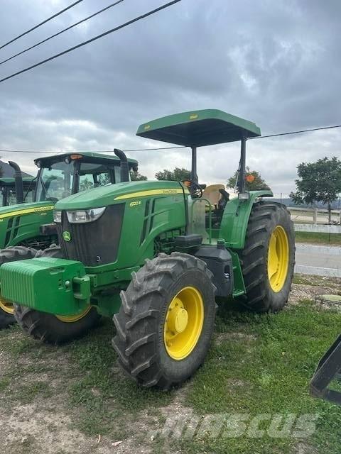 John Deere 6120 E Traktori