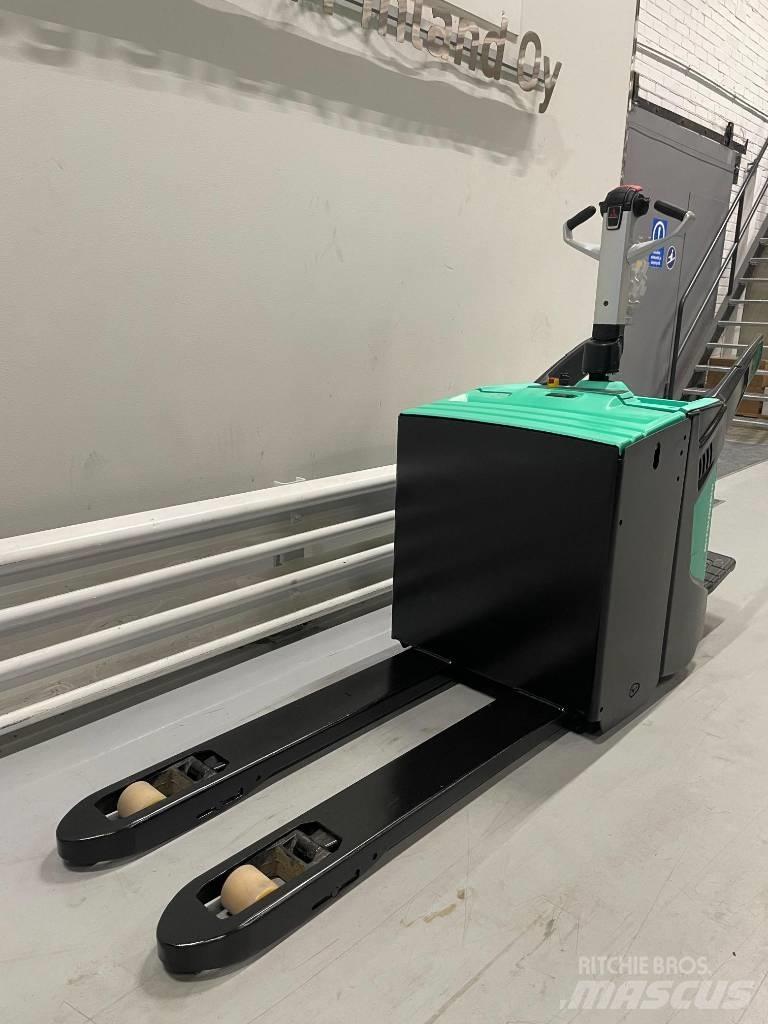 Mitsubishi PBV 20 N2 Hidrauliskās stalažas ar platformu