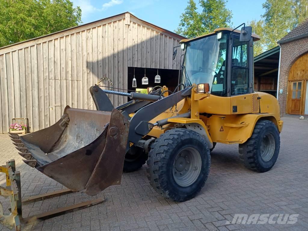 Volvo L 30 B Iekrāvēji uz riteņiem