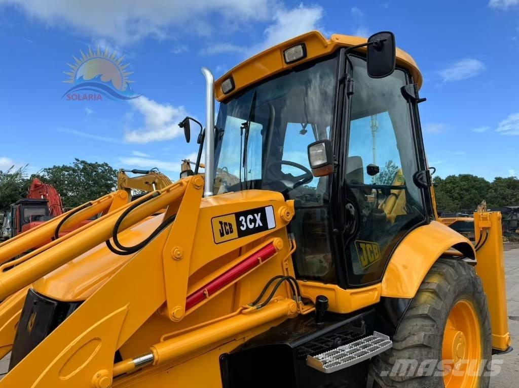 JCB 3 CX Ekskavatori-iekrāvēji