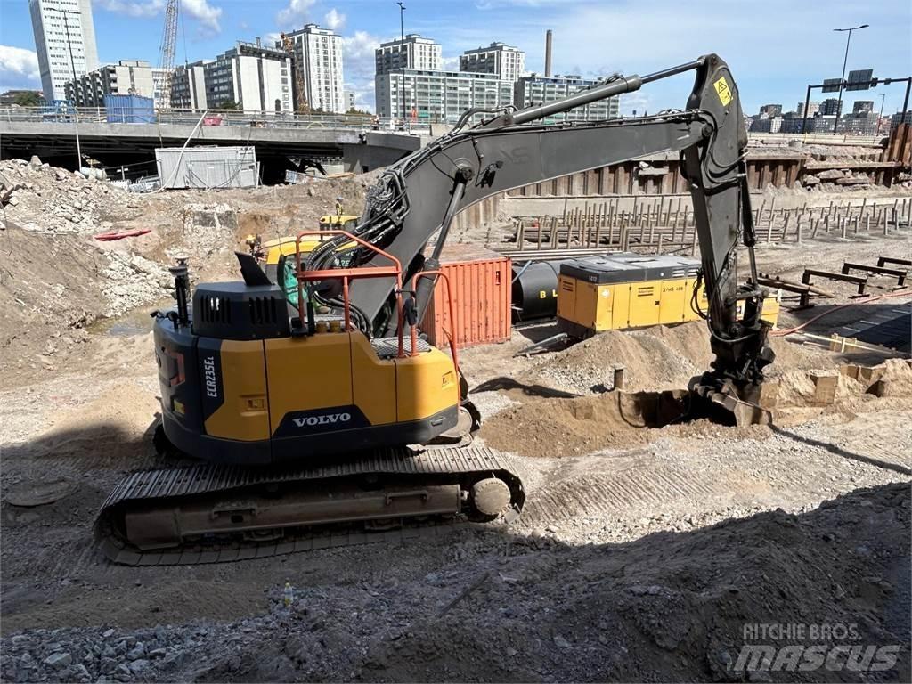 Volvo ECR235EL Kāpurķēžu ekskavatori