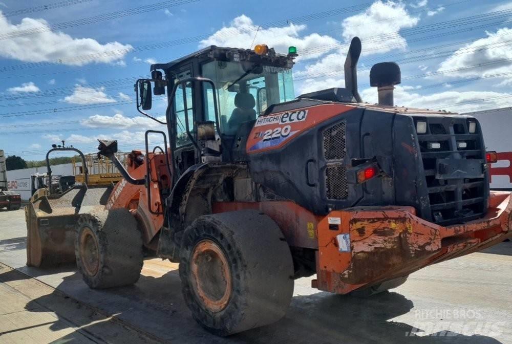 Hitachi ZW 220-6 Iekrāvēji uz riteņiem