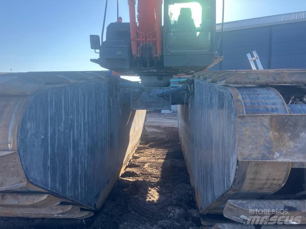 Hitachi ZX 130LCN Amfībijas tipa ekskavatori